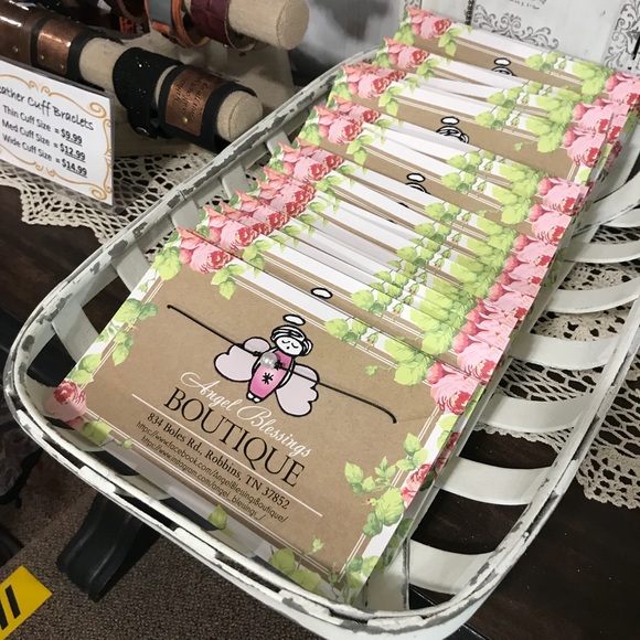 Pearl and Leather Choker - Picture 2 of 2